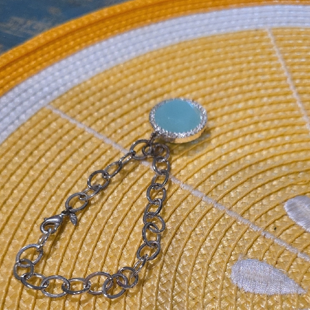 Elegant Silver and Blue Bracelet - Picture 5 of 5